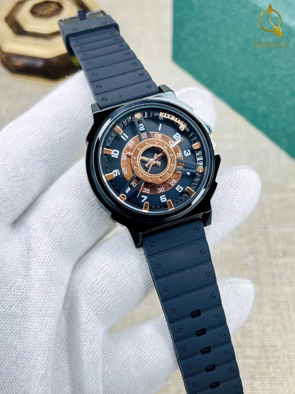 Men's Black Gold Dial Rubber Strap Watch for All Occasions